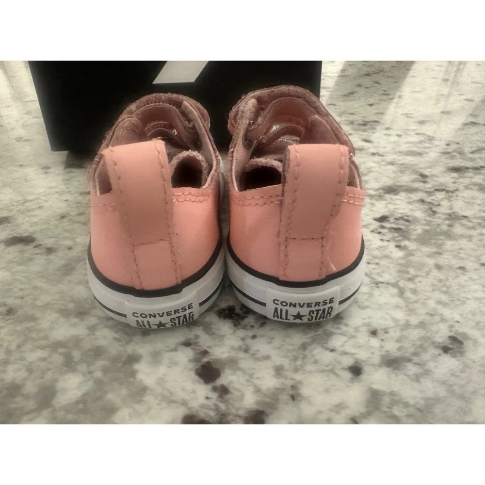NIB Converse pink leather infant‎ sz 4